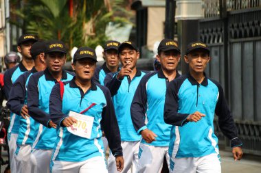 Endonezya 'nın bağımsızlık günü olan Batang Endonezya' nın 27 Ağustos 2020 'deki yürüyüş yarışmasına katılanlar.