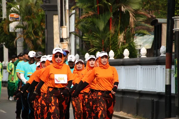 Teilnehmergruppe Einem Wanderwettbewerb Anlässlich Des Indonesischen Unabhängigkeitstages Batang Indonesia August — Stockfoto