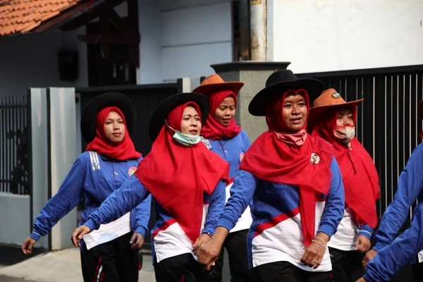Grupa Uczestników Konkursu Spacerowego Upamiętniającego Dzień Niepodległości Indonezji Batang Indonesia — Zdjęcie stockowe