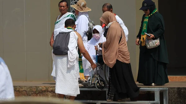 Los Peregrinos Indonesios Preparan Para Llevar Cabo Diversas Actividades Peregrinación —  Fotos de Stock