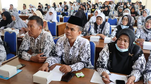 一组教师将于2022年9月21日在印度尼西亚Pekalongan举行会议 — 图库照片