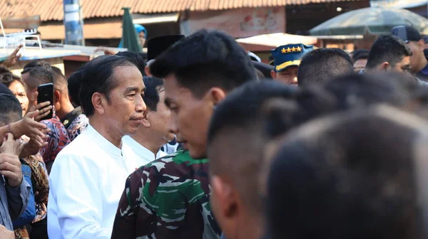 Indonesiens President Joko Widodo Ora Jokowi Besöker Traditionell Marknad Pekalongan — Stockfoto