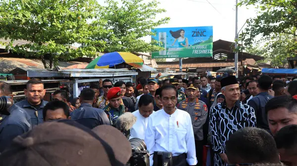 Joko Widodo Ora Jokowi Indonéz Elnök Látogatása Egy Hagyományos Piacon — Stock Fotó