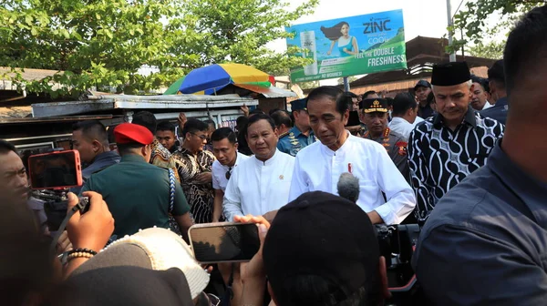 Prezydent Indonezji Joko Widodo Ora Jokowi Podczas Wizyty Tradycyjnym Rynku — Zdjęcie stockowe