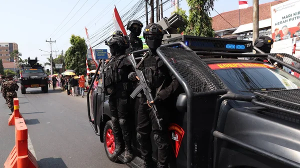 Ejército Nacional Indonesio Coche Mando Militar Muestra Fuerza Durante Desfile —  Fotos de Stock