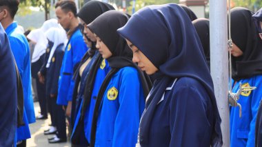 Törene Korpri giysileri içinde Endonezyalı memurlar katılıyor, Pekalongan 13 Kasım 2023