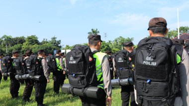 13 Şubat 2024 'te Pekalongan Endonezya' daki genel seçimin güvenliğini sağlamak için çeşitli unsurlardan askerlerin seremonisi