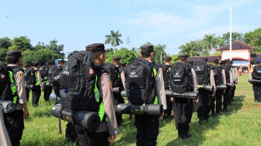 13 Şubat 2024 'te Pekalongan Endonezya' daki genel seçimin güvenliğini sağlamak için çeşitli unsurlardan askerlerin seremonisi