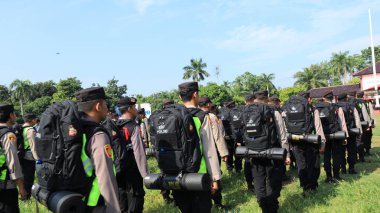 13 Şubat 2024 'te Pekalongan Endonezya' daki genel seçimin güvenliğini sağlamak için çeşitli unsurlardan askerlerin seremonisi