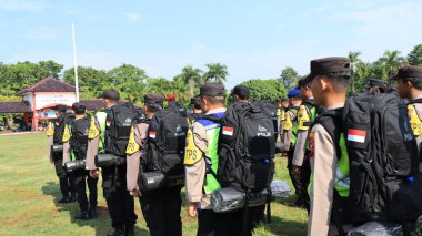 13 Şubat 2024 'te Pekalongan Endonezya' daki genel seçimin güvenliğini sağlamak için çeşitli unsurlardan askerlerin seremonisi