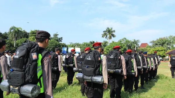 13 Şubat 2024 'te Pekalongan Endonezya' daki genel seçimin güvenliğini sağlamak için çeşitli unsurlardan askerlerin seremonisi