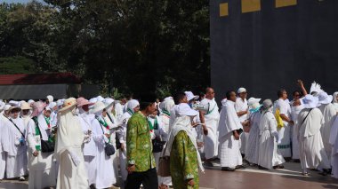 Endonezyalı hacılar, 30 Nisan 2024 'te Batang Endonezya' yı ziyaret etmek için çeşitli faaliyetlerde bulunmaya hazırlanıyorlar.