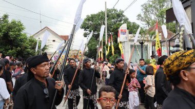 Çeşitli eşsiz kostümlü topluluk kültür geçidi, Batang Endonezya, 25 Nisan 2024