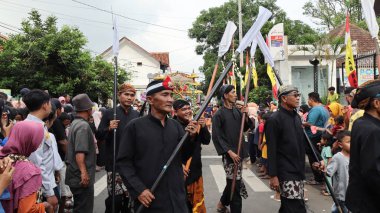Çeşitli eşsiz kostümlü topluluk kültür geçidi, Batang Endonezya, 25 Nisan 2024