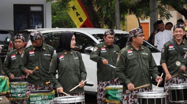 Çeşitli eşsiz kostümlü topluluk kültür geçidi, Batang Endonezya, 25 Nisan 2024