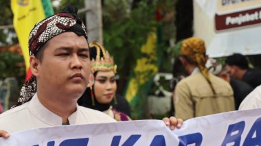 Çeşitli eşsiz kostümlü topluluk kültür geçidi, Batang Endonezya, 25 Nisan 2024