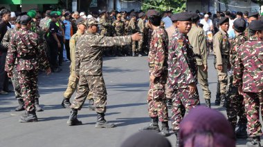 Barisan Ansor Serbaguna (Çok Amaçlı Ansor Grubu) daha çok Banser, Pekalongan Endonezya Mey 29 2024