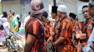 Pemuda Pancasila (PP) veya Pancasila Gençlik Örgütü üyeleri, Pekalongan Endonezya, 30 Mayıs 2024