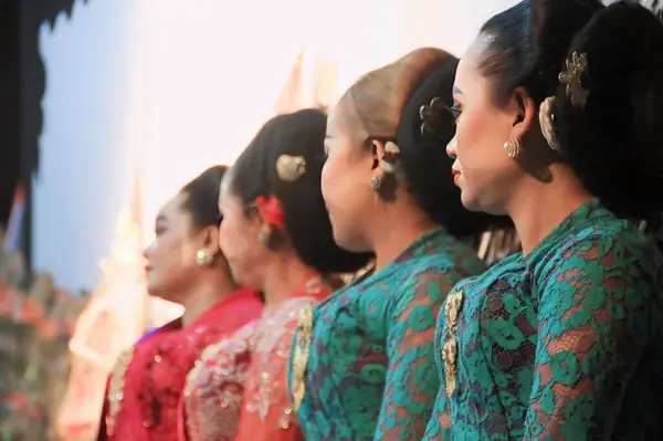 stock image Sinden or women who sing accompanying a traditional Javanese gamelan orchestra, Batang Indonesia September 2019