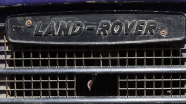 Land Rover eski araba kartı, klasik Landrover arabası, Lembang Endonezya, 23 Haziran 2024