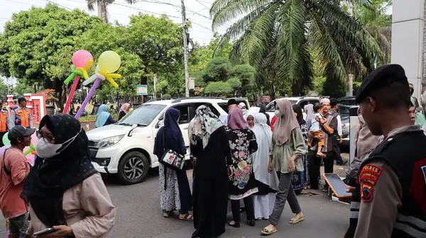 stock image The arrival of the Hajj pilgrims was welcomed by their families with emotion, Pekalongan Indonesia July 3 2024