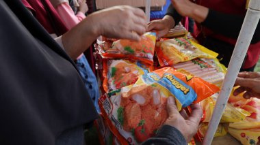 Piyasada dondurulmuş gıda satışları, Pekalongan Endonezya 14 Haziran 2024