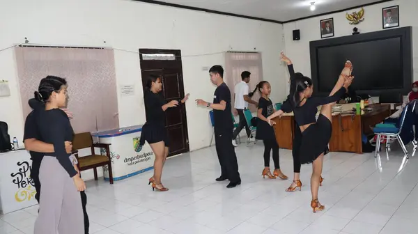 stock image Portrait of expressive teenage girl practicing energetic dance movements with group of teens in choreography class, Pekalongan Indonesia July 29 2024