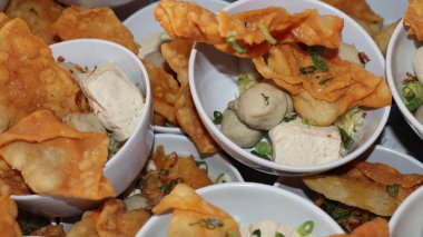 Bakwan Malang ya da Bakso Malang, Malang, Doğu Java, Endonezya 'dan gelen geleneksel bir yemek. Etkinlikte erişte, tofu ve kızarmış pangsit veya hamur köftesi ile servis edilen köfte çorbası yer alıyor.