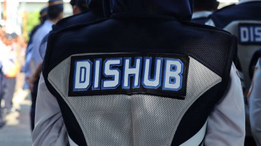 Petugas Dinas Perhubungan veya DISHUB, Endonezya Ulaştırma Müdürlüğü, Pekalongan Endonezya 17 Eylül 2024