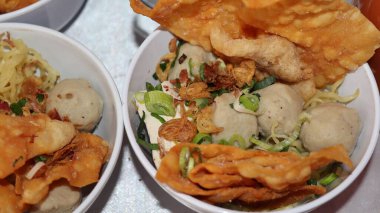 Bakwan Malang ya da Bakso Malang, Malang, Doğu Java, Endonezya 'dan gelen geleneksel bir yemek. Etkinlikte erişte, tofu ve kızarmış pangsit veya hamur köftesi ile servis edilen köfte çorbası yer alıyor.