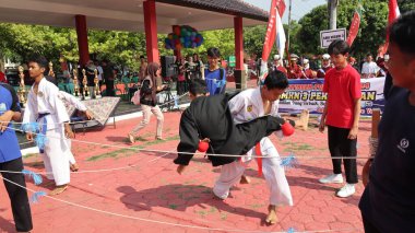 Genç sporcuların dövüş sanatları gösterisi, Pekalongan Endonezya 16 Ekim 2024