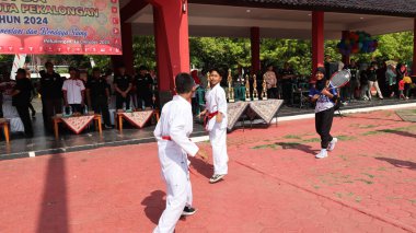 Genç sporcuların dövüş sanatları gösterisi, Pekalongan Endonezya 16 Ekim 2024