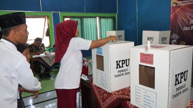 Seçimlerde oylama ve sayım süreci, Pekalongan Endonezya, 11 Kasım 2024