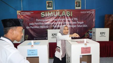 Seçimlerde oylama ve sayım süreci, Pekalongan Endonezya, 11 Kasım 2024