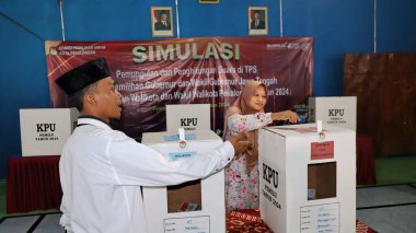 Seçimlerde oylama ve sayım süreci, Pekalongan Endonezya, 11 Kasım 2024