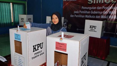 Seçimlerde oylama ve sayım süreci, Pekalongan Endonezya, 11 Kasım 2024