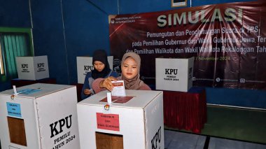 Seçimlerde oylama ve sayım süreci, Pekalongan Endonezya, 11 Kasım 2024