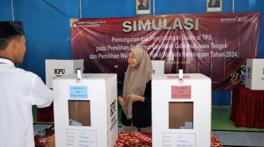Seçimlerde oylama ve sayım süreci, Pekalongan Endonezya, 11 Kasım 2024