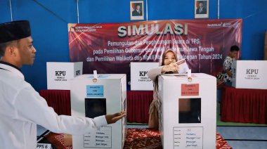 Seçimlerde oylama ve sayım süreci, Pekalongan Endonezya, 11 Kasım 2024