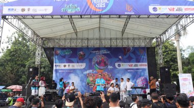 Pekalongan Endonezya şehir parkındaki geleneksel sıcak hava balonu festivalinin heyecanı, 7 Nisan 2025