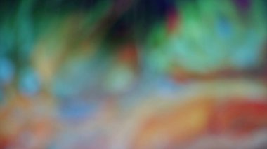 Soyut renkler birbirine karışır yumuşak, rüya gibi bir doku yaratır dalgalı şekiller ve canlı renkler, sakinlik ve huzur hissi uyandırır..