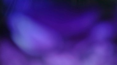 Soyut mavi ve kırmızı renkler birbirine karışarak rüya gibi ve ruhani bir atmosfer yaratıyor yumuşak dokular ve ince eğimler, sakinlik ve merak hissi uyandırıyor..