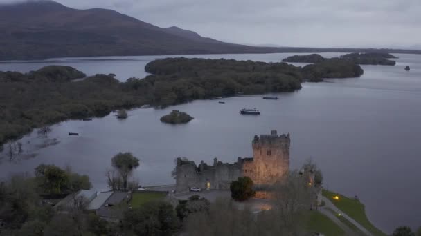 Drone Vlucht Ross Castle Nationaal Park Killarney Ierland Herfst 2022 — Stockvideo