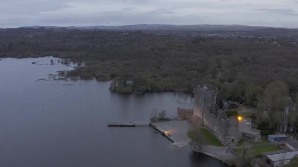 Drone Vlucht Ross Castle Nationaal Park Killarney Ierland Herfst 2022 — Stockvideo