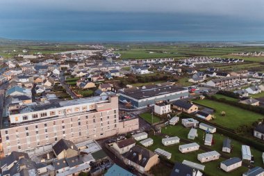 Batı İrlanda 'daki Kerry County' de Ballybunion Cliff Walk ve engebeli uçurumların manzarası. Yüksek kalite fotoğraf