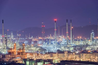 Sanayinin gece manzarası