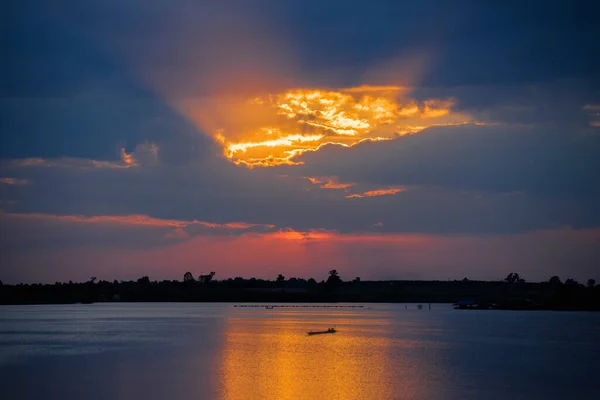 Schöner Sonnenuntergang Mekong Spiegelung Von Himmel Und Bergen Der Fluss — Stockfoto