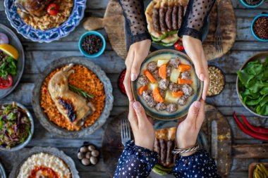 Havuçlu köfte çorbası ve adı terbiyeli sulu eksili kofte.