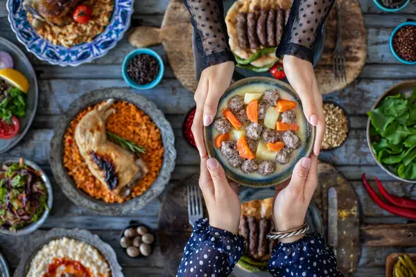 Havuçlu köfte çorbası ve adı terbiyeli sulu eksili kofte.