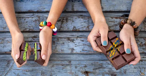 Kadayif ve fıstıklı Dubai Çikolatası. 